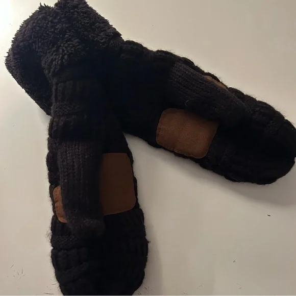 C.C Exclusives Black Knit Mittens - Picture 2 of 2
